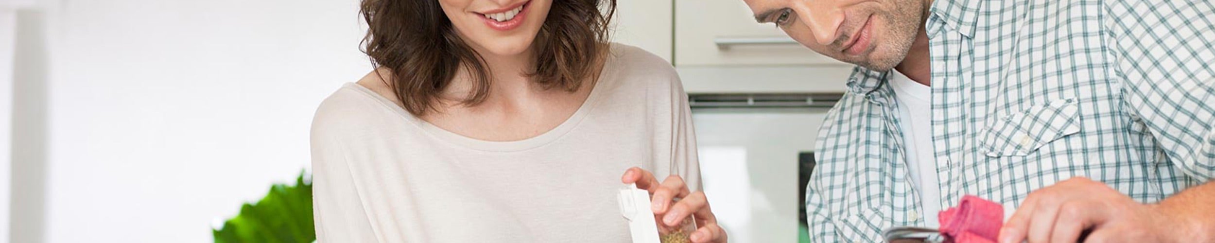 Zubereitung Küche Frau und Mann